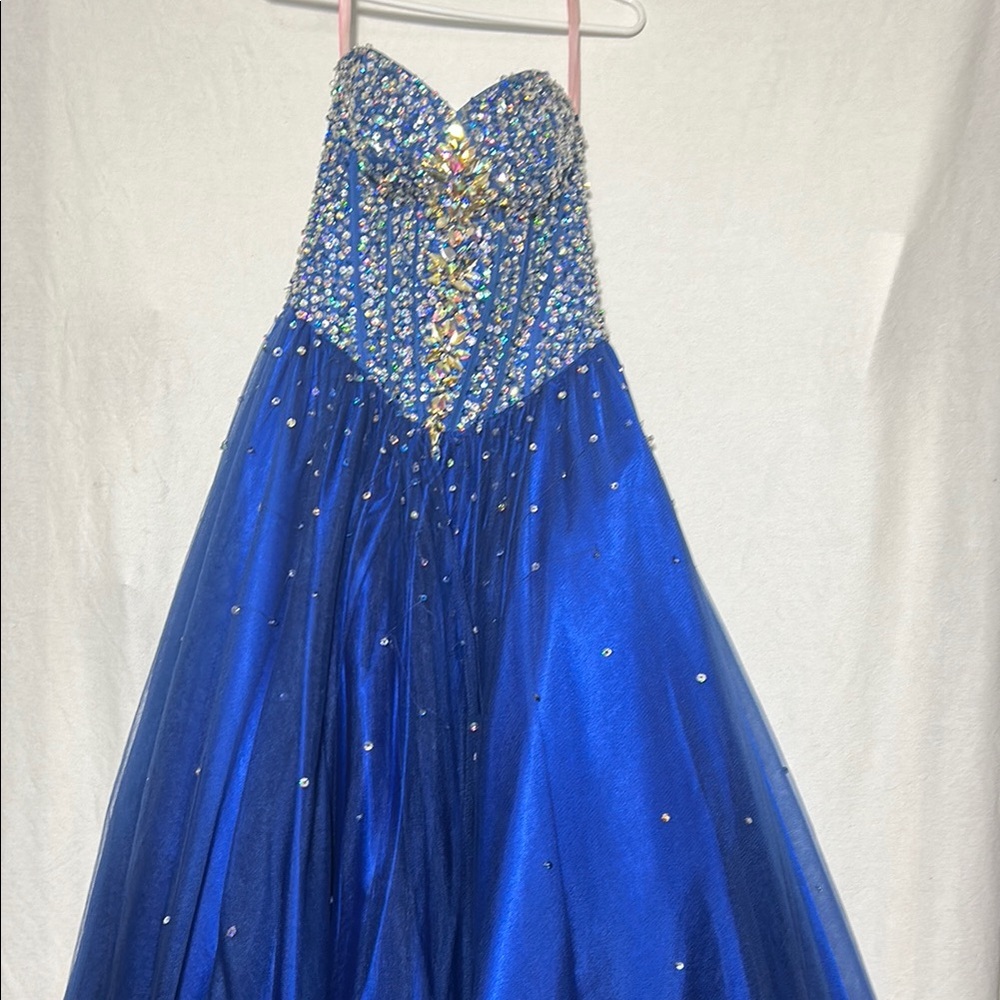 Savoy’s Strapless Gown